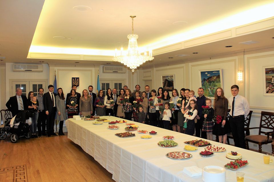 Поздоровлення жіночої частини колективу ППУ при ООН зі святом 8 березня